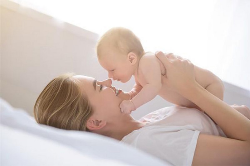 Luôn giữ tinh thần thoải mái sẽ khắc phục tình trạng rụng tóc rung-toc-sau-sinh-4.jpg